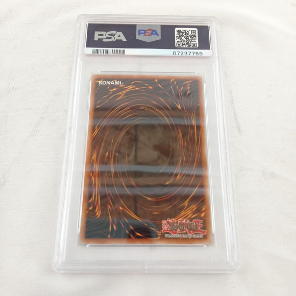 Dark Magician – 2017 Duelist Saga Ultra Rare DUSA-EN100 PSA 8 NM-MT 1st Edition - Picture 2 of 2